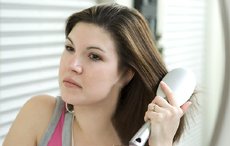Schuppen - ein lstiges Problem - Wo liegen die Ursachen und was hilft?