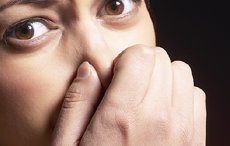 Was tun bei Nasenbluten? - Warum blutet die Nase manchmal scheinbar ohne Grund?