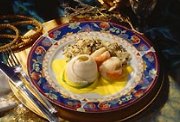 Jacobsmuscheln und Schollenrllchen  - pochiert in Safran-Soe 